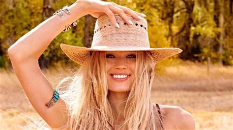 Vita Sidorkina Headed Out West for Her Third SI Swimsuit。